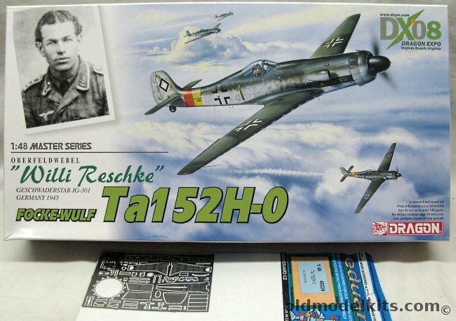 Dragon 1/48 Focke-Wulf TA-152H-0 (TA152C) + Eduard PE - Willi Reschke Geschwaderstab JG-301 German 1945, 5539 plastic model kit